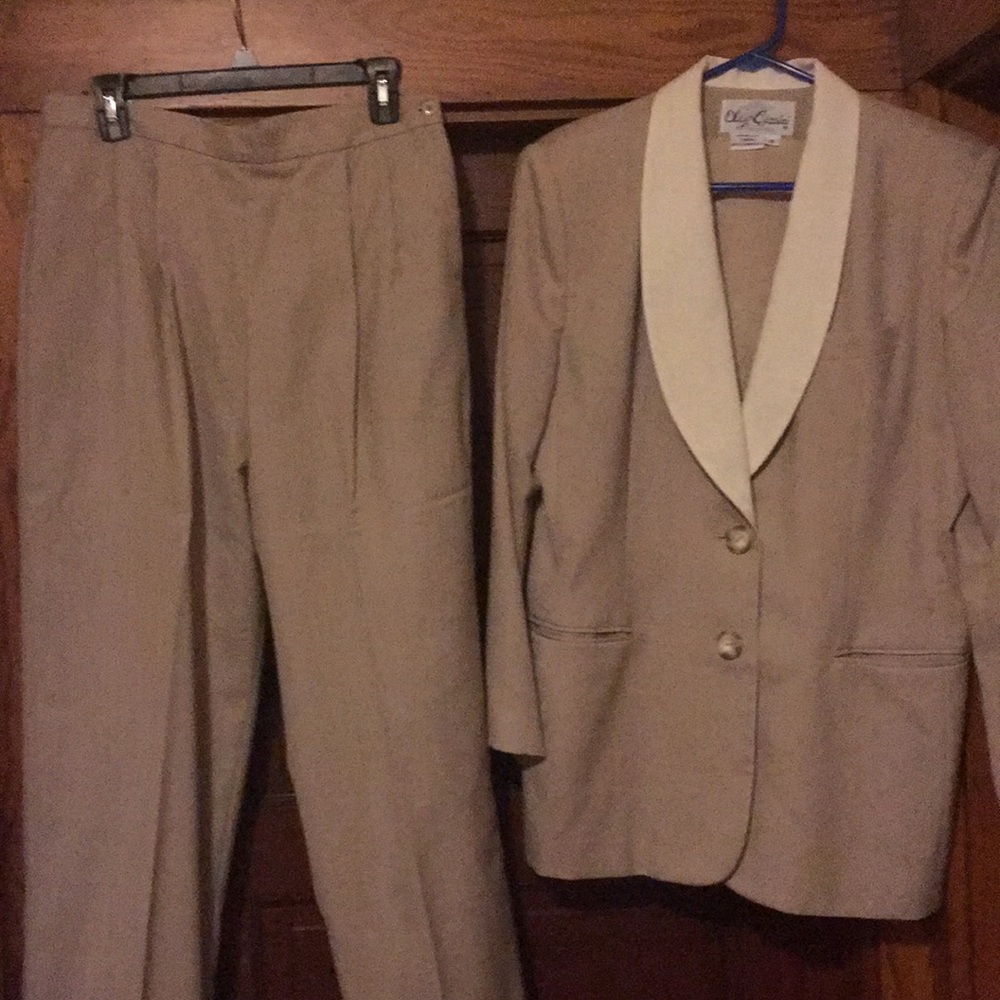 Pant suit